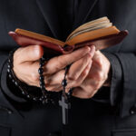 parroco-002-parrocchiasmariadiportosalvo